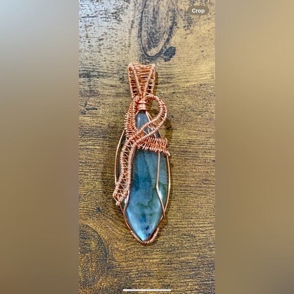 Handcrafted Wire Wrapped Labradorite Pendant - Picture 6 of 9